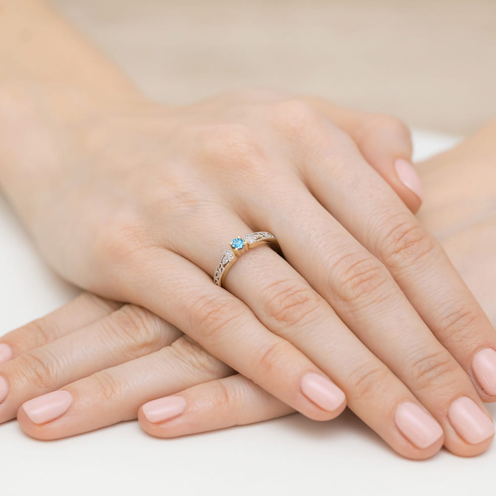 Pierścionek zaręczynowy z brylantami i topazem 0.03ct 2