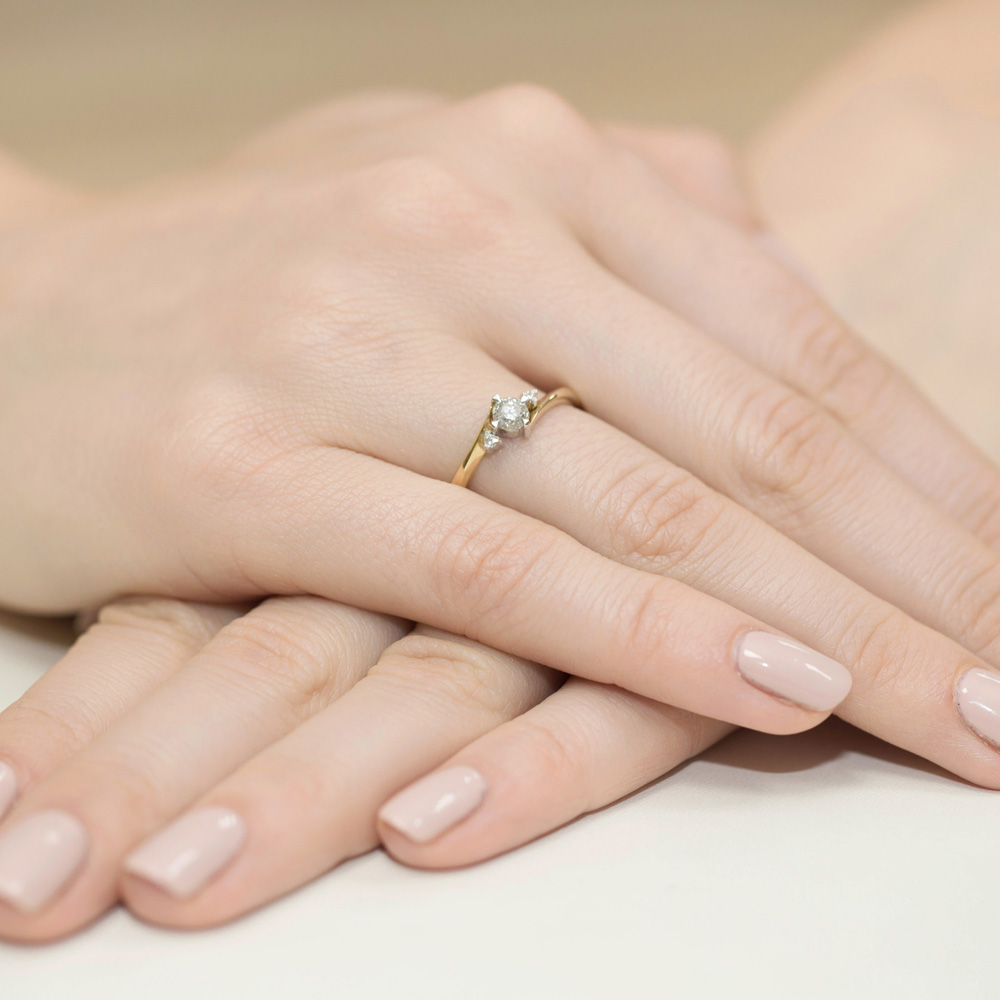 Pierścionek zaręczynowy z zółtego złota z brylantem 0.27 ct 3