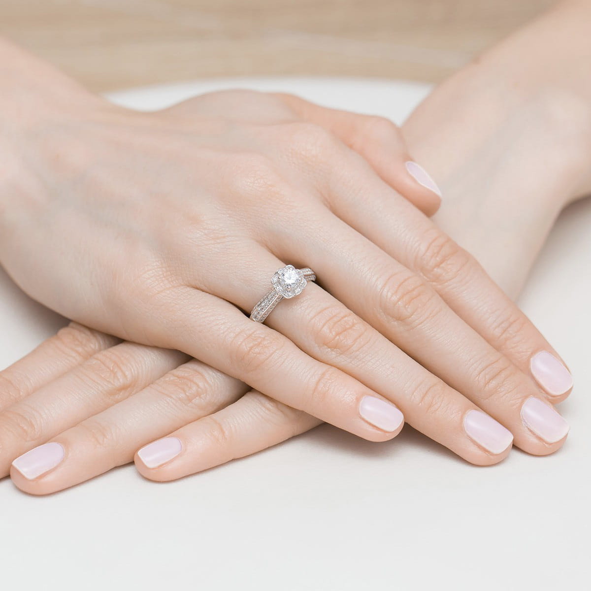 Pierścionek zaręczynowy z białego złota z brylantami 0.85 ct 4