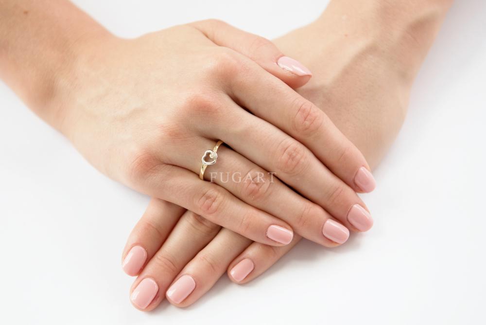 Pierścionek zaręczynowy z żółtego złota z brylantem 0.02 ct 3