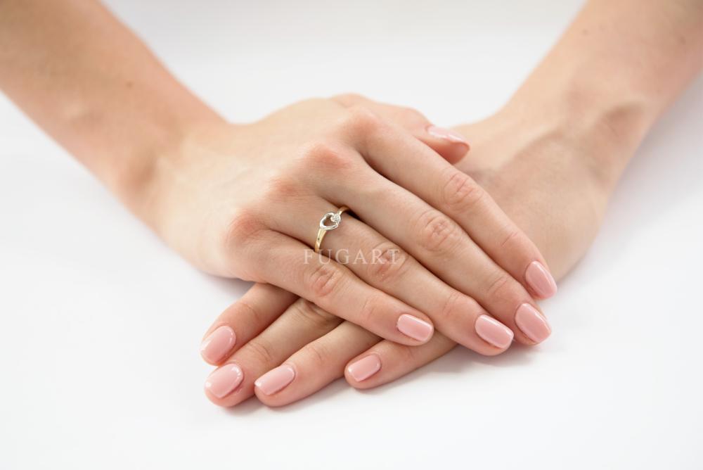 Pierścionek zaręczynowy z żółtego złota z brylantem 0.02 ct 2