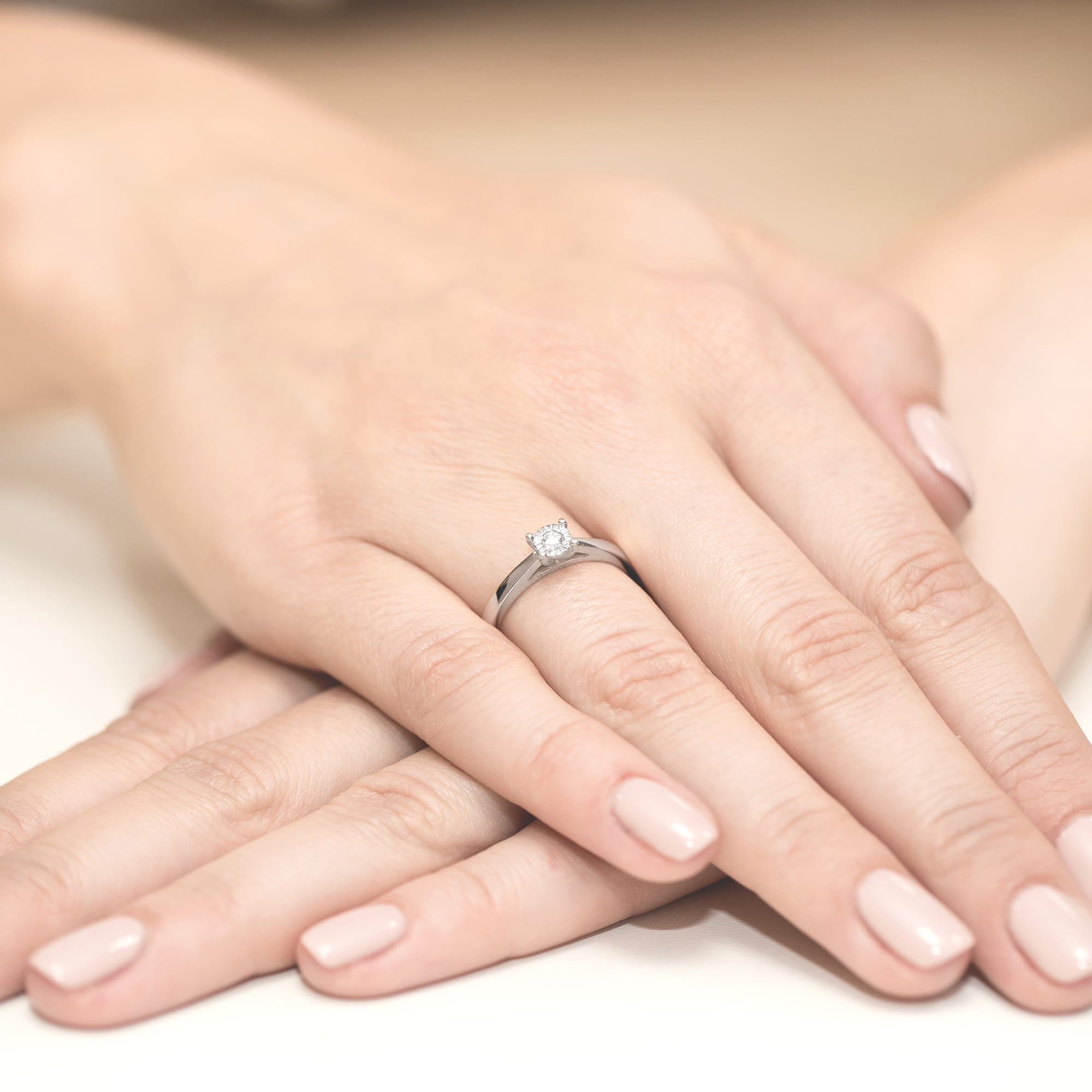 Pierścionek zaręczynowy z brylantem 0.08 ct 2