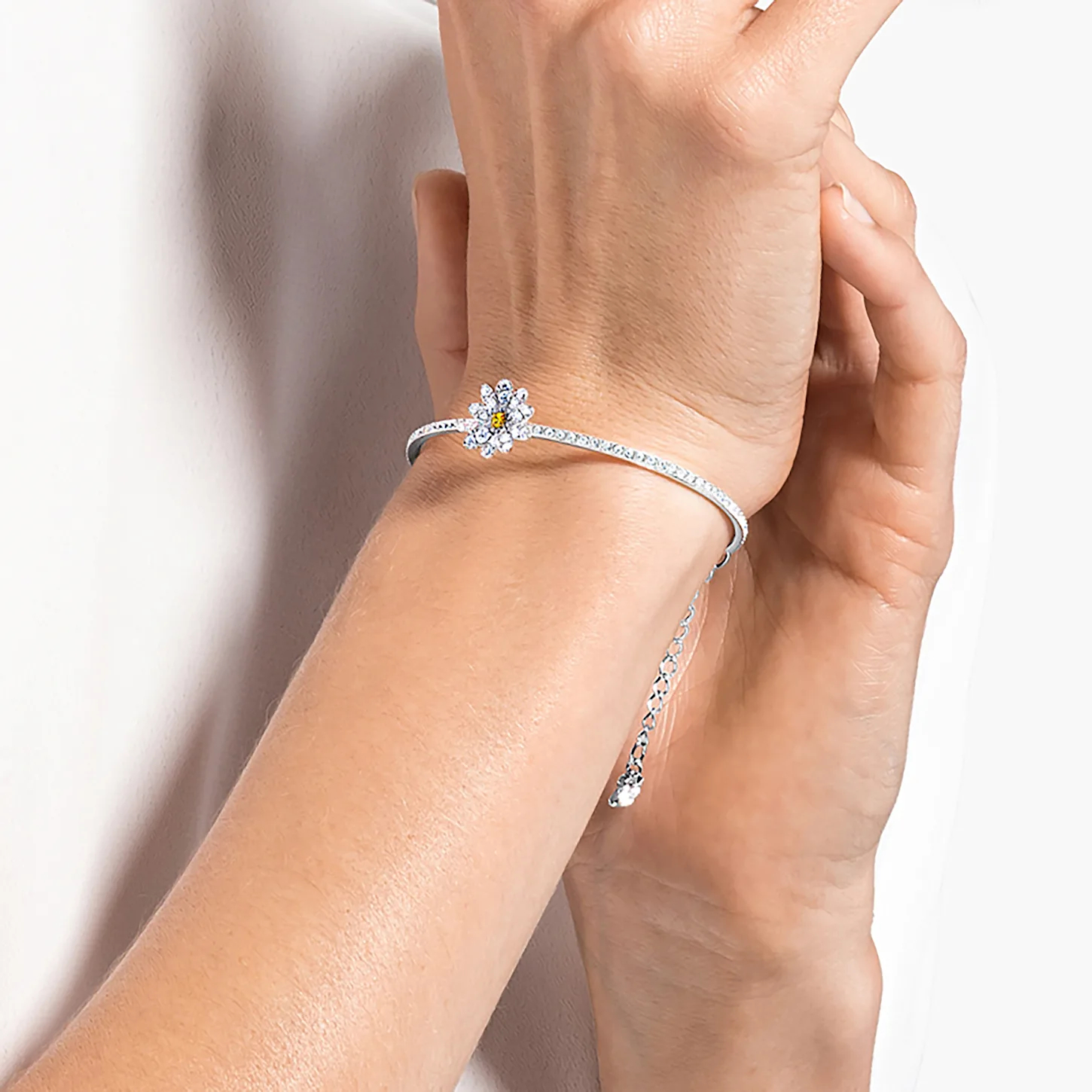 Bransoletka SWAROVSKI • Typu bangle Eternal Flower 5542012 2
