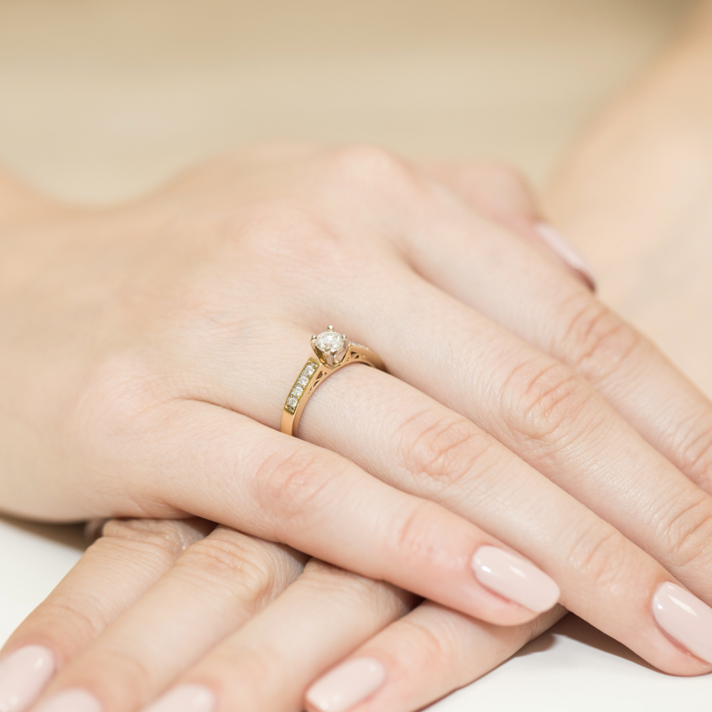 Pierścionek zaręczynowy z dwukolorowego złota z brylantami 0.42 ct 3