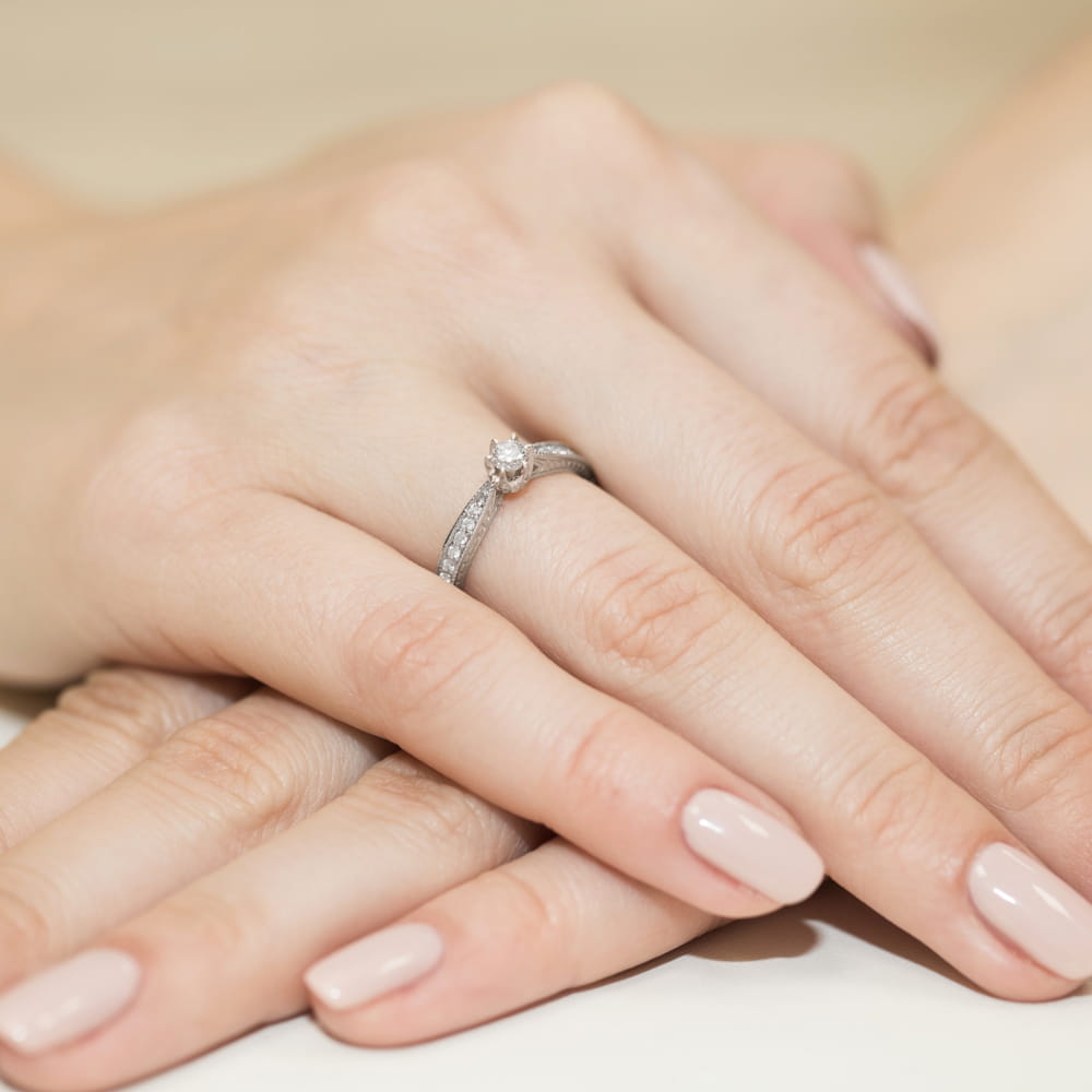 Pierścionek zaręczynowy z białego złota z brylantami 0.30 ct 1