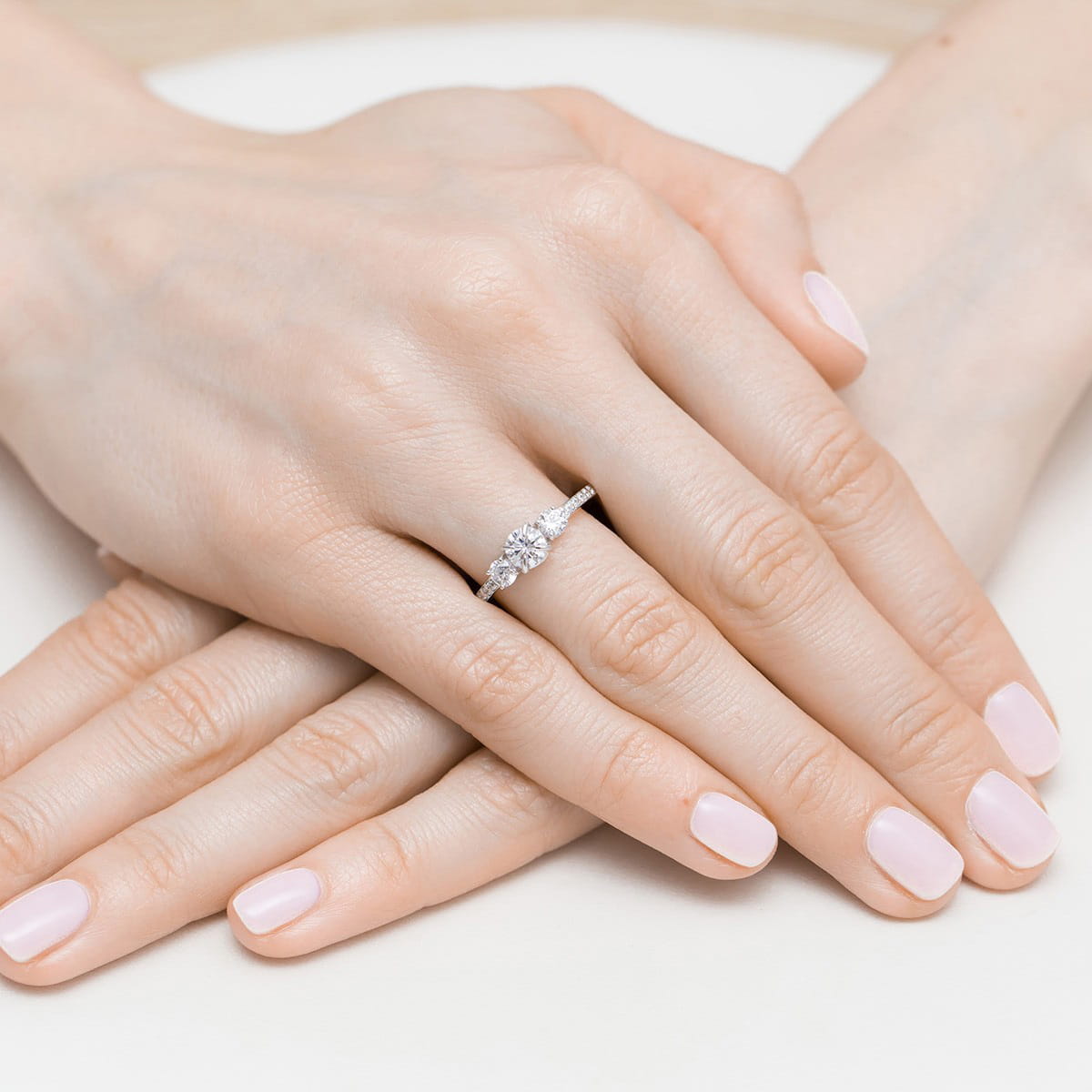 Pierścionek zaręczynowy z białego złota z brylantem 0,89 ct 2